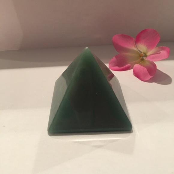 Aventurine Pyramid. New. - Picture 2 of 3